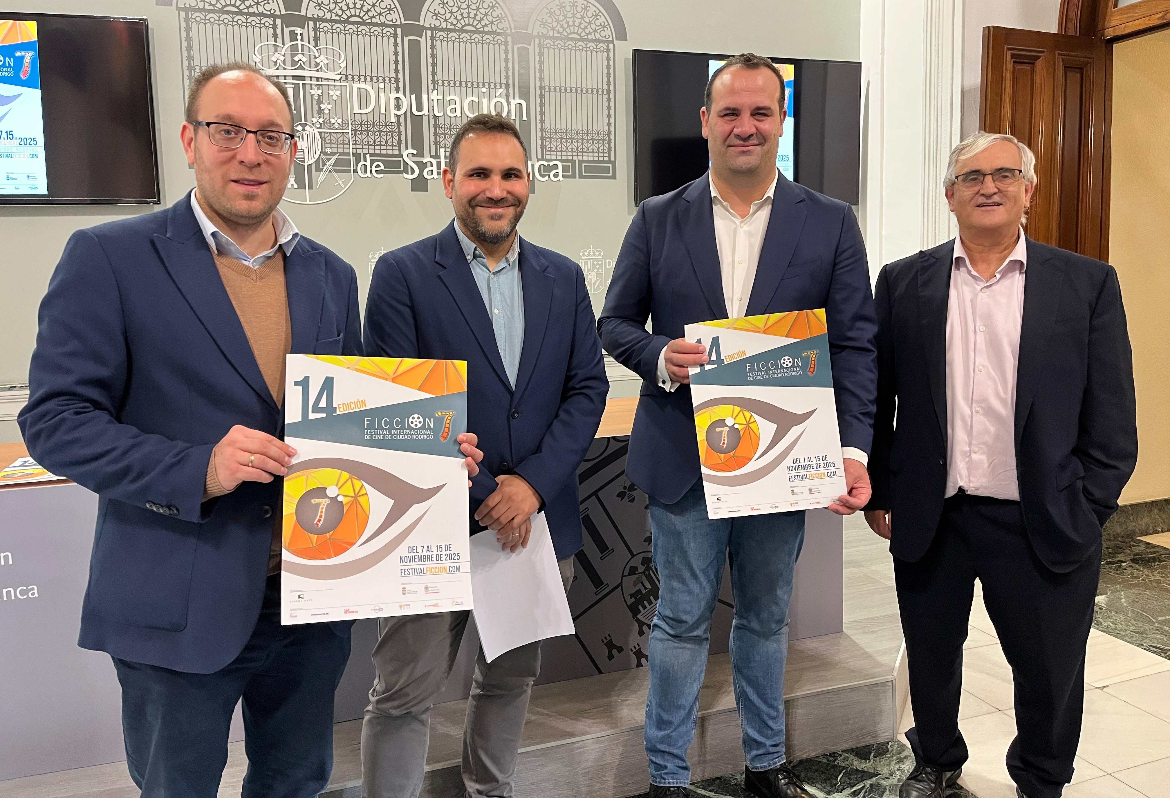 El diputado de Cultura, David Mingo, el diputado de Economía y alcalde de Ciudad Rodrigo, Marcos Iglesias, y los coordinadores del certamen.