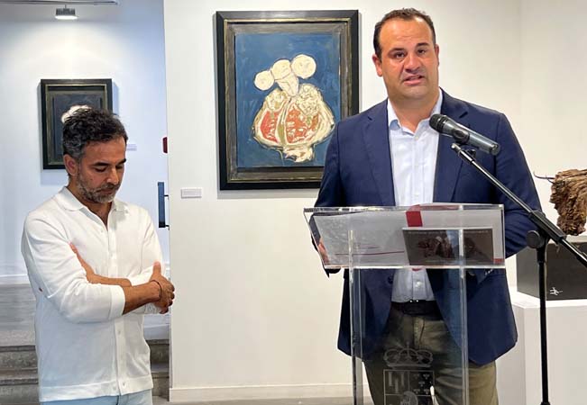 La Sala de Exposiciones La Salina acoge la muestra ¿Entre encinas y memoria¿ de Ángel Martín Carreño