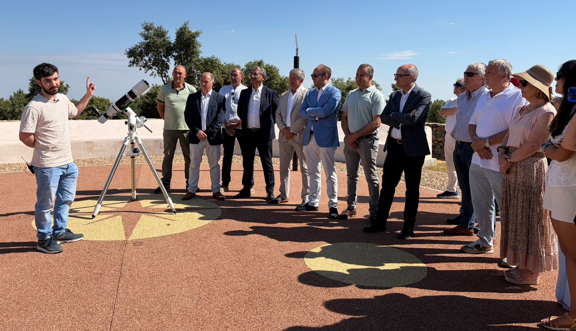 La Diputación inaugura un mirador astronómico en El Maíllo, dentro del Plan de Turismo de la Sierra de Francia
