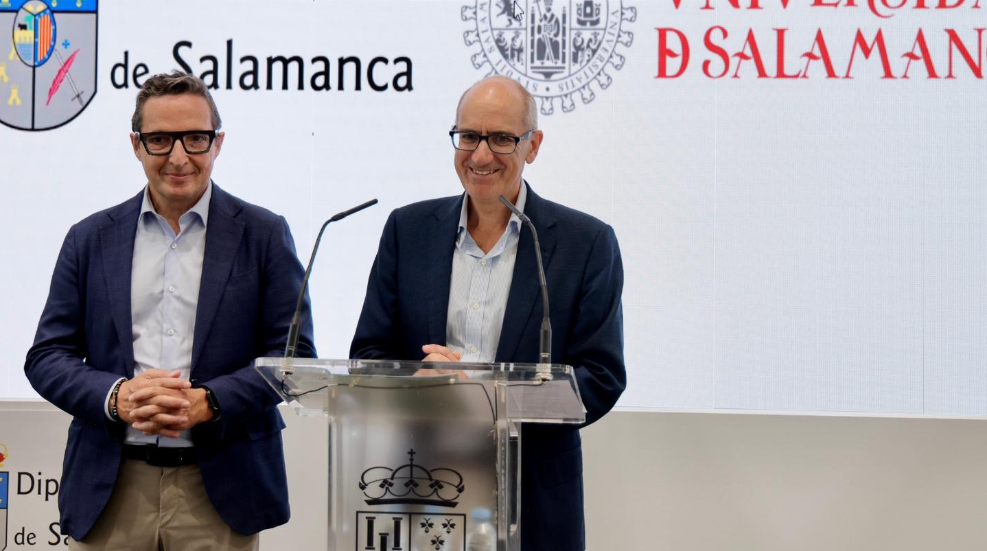 Javier Iglesias y Juan Manuel Corchado en la presentación